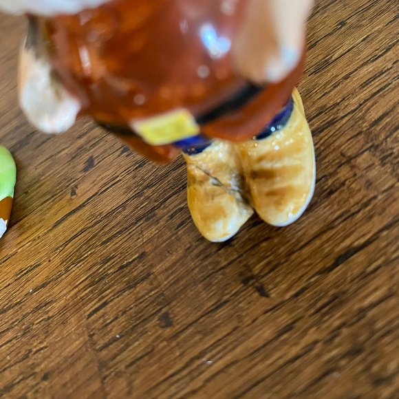 Vintage Snow White Napkin Holder With Doc and Happy Salt& Pepper Shakers - Picture 9 of 16